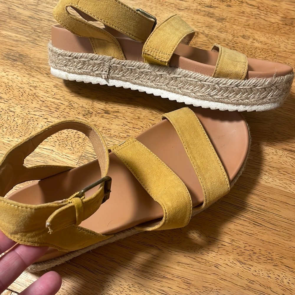 Universal Thread sandals